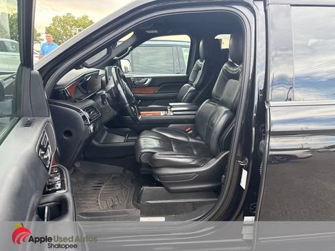 Used 2019 Lincoln Navigator Reserve AWD/4WD image 6