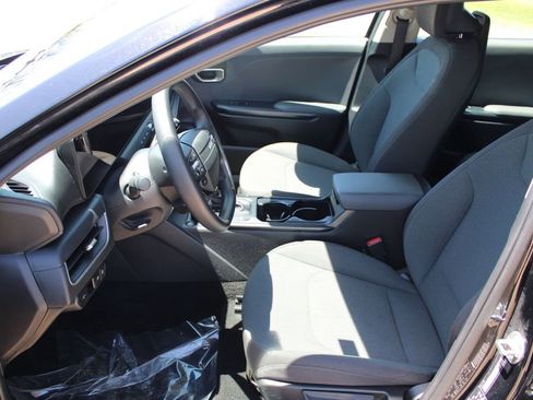 Used 2025 Kia K4 FWD image 6