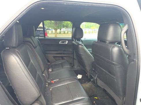 Used 2015 Ford Explorer XLT w/ Equipment Group 202B AWD/4WD image 19