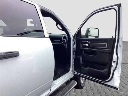 Used 2024 RAM 2500 Big Horn image 17
