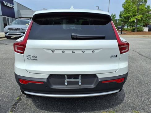 New 2025 Volvo XC40 B5 Core w/ Climate Package image 4