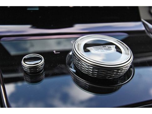 Certified 2025 Cadillac Escalade ESV Luxury image 26