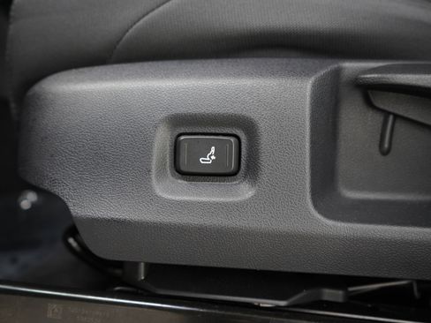 Certified 2025 Toyota Tacoma SR5 image 22