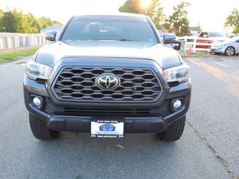 Used 2021 Toyota Tacoma TRD Off-Road w/ Technology Package AWD/4WD image 2
