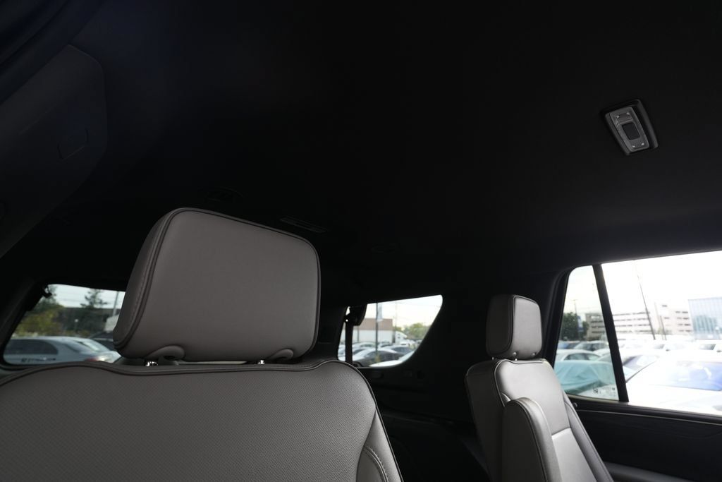 Used 2024 GMC Yukon SLT RWD image 32