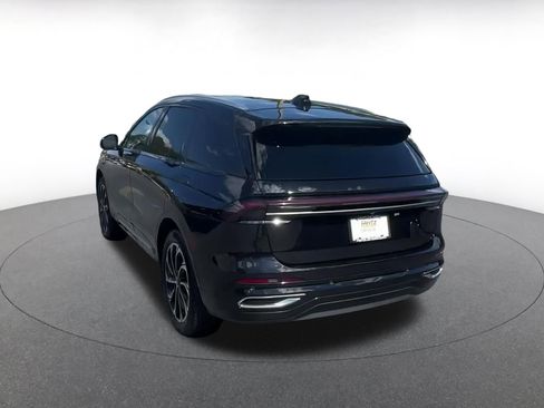 Used 2024 Lincoln Nautilus Reserve image 12