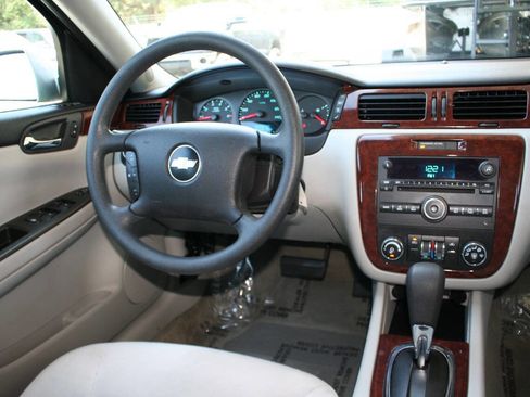 Used 2009 Chevrolet Impala LS image 11