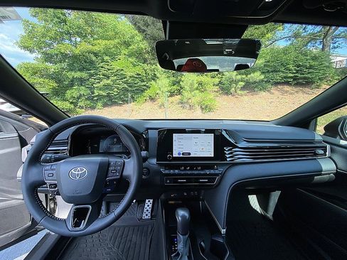 Certified 2025 Toyota Camry SE FWD image 18