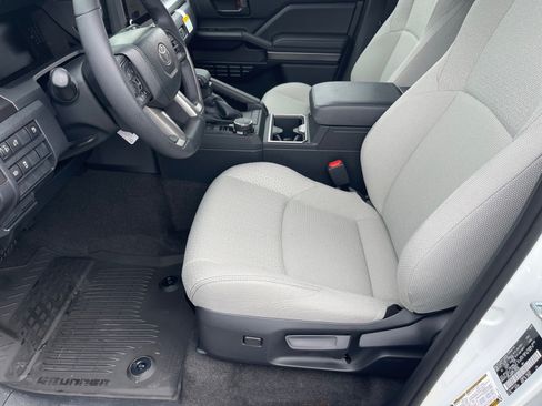 New 2026 Toyota 4Runner SR5 AWD/4WD image 9