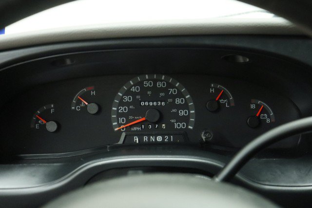 Used 2002 Ford E-150 and Econoline 150 RWD image 13