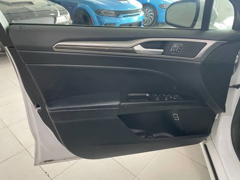 Used 2017 Ford Fusion SE w/ Equipment Group 602A image 10