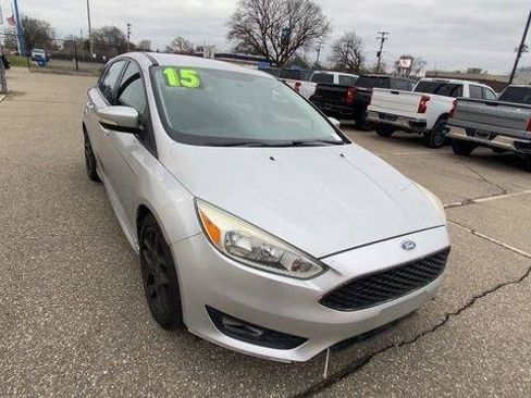 Used 2015 Ford Focus SE w/ SE Sport Package FWD image 5