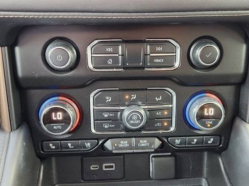 Used 2021 Chevrolet Tahoe High Country w/ Premium Package image 22