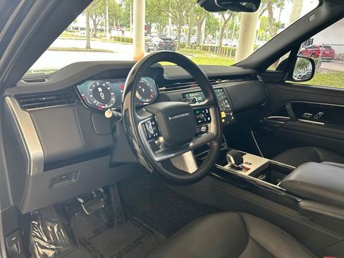 Used 2025 Land Rover Range Rover Long Wheelbase SE AWD/4WD image 6