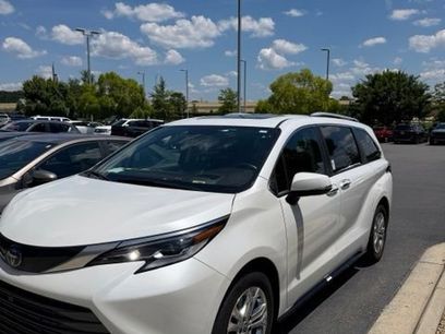 Used 2022 Toyota Sienna Platinum