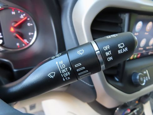 Used 2023 GMC Acadia Denali w/ Denali Ultimate Package image 27