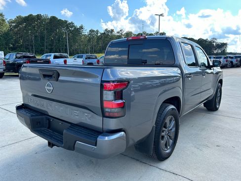Used 2025 Nissan Frontier SV w/ SV Convenience Package RWD image 3