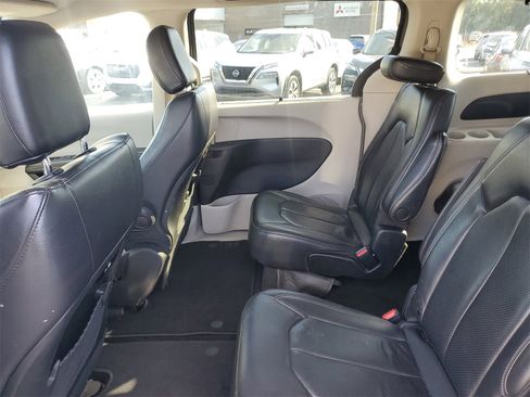 Used 2022 Chrysler Pacifica Touring-L image 31