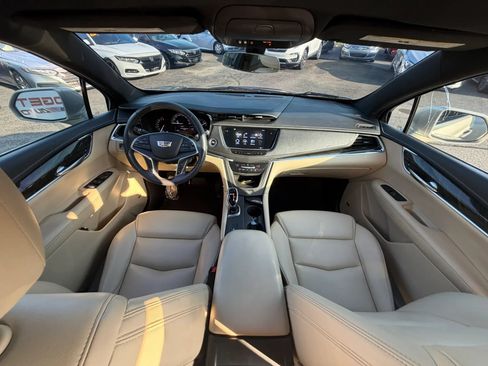 Used 2017 Cadillac XT5 FWD image 37