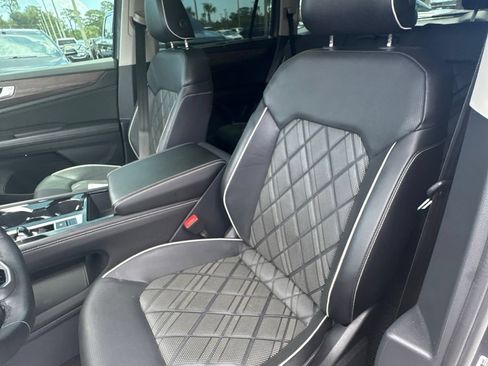 Used 2024 Chevrolet Tahoe LT RWD image 47