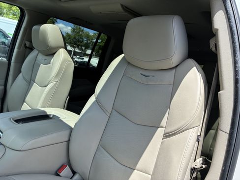 Used 2019 Cadillac Escalade ESV Premium Luxury AWD/4WD image 24