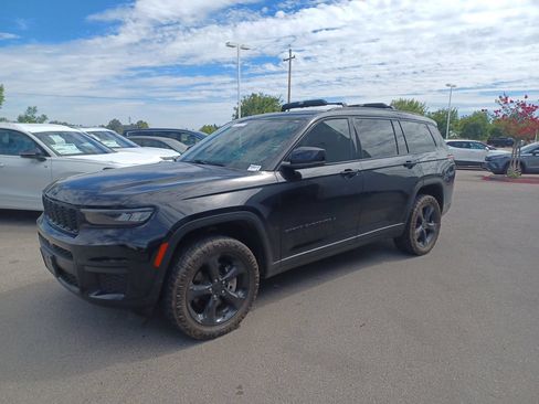Used 2023 Jeep Grand Cherokee L Laredo AWD/4WD image 1