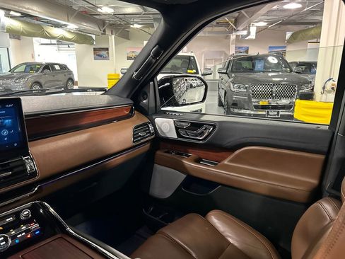 Used 2022 Lincoln Navigator L Reserve AWD/4WD image 24