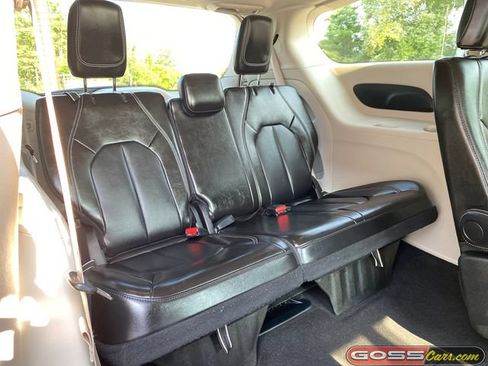 Certified 2024 Chrysler Pacifica Touring-L FWD image 8