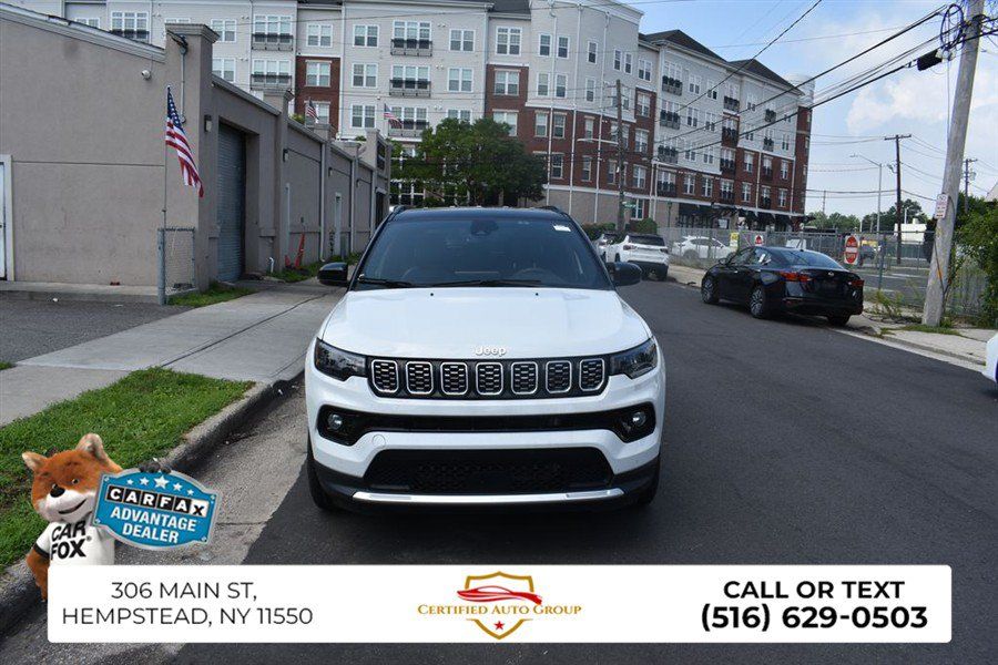 Used 2025 Jeep Compass Limited AWD/4WD image 2