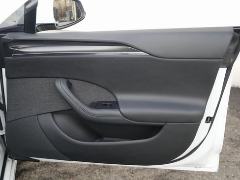 Used 2022 Tesla Model S Plaid image 33