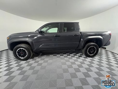 Certified 2022 Toyota Tacoma SR AWD/4WD image 12