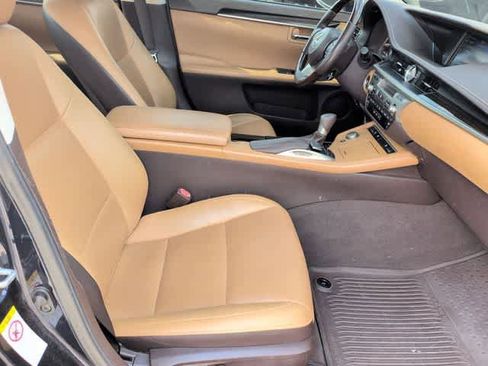 Used 2017 Lexus ES 350 w/ Navigation System Package image 22