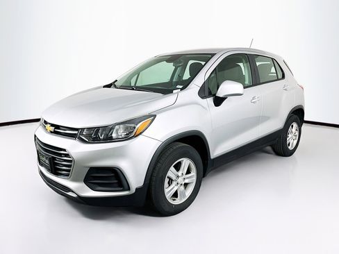 Used 2018 Chevrolet Trax LS AWD/4WD image 3