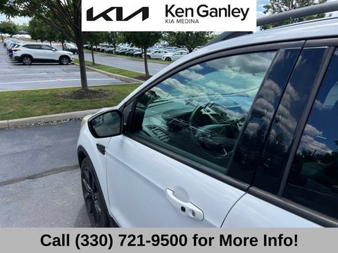 Used 2019 Ford Escape SE FWD image 22