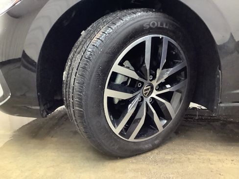 Used 2025 Volkswagen Jetta SE image 30