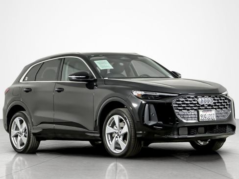 Used 2025 Audi Q5 Premium Plus w/ Premium Plus AWD/4WD image 7