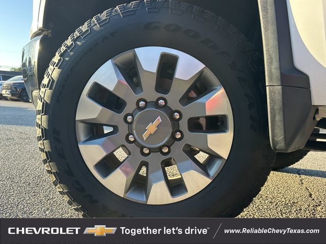 Used 2024 Chevrolet Silverado 2500 Custom w/ Custom Value Package AWD/4WD image 9