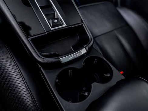 Used 2022 Porsche Macan S w/ Premium Package Plus image 49