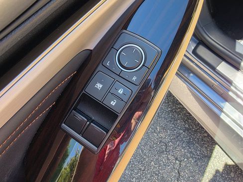 Used 2015 Lexus RC 350 w/ Luxury Package RWD image 11