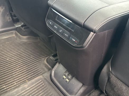 Used 2021 Toyota Highlander XLE AWD/4WD image 12