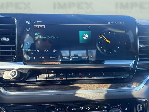 Used 2023 Chevrolet Silverado 1500 LT Trail Boss w/ Convenience Package II image 17