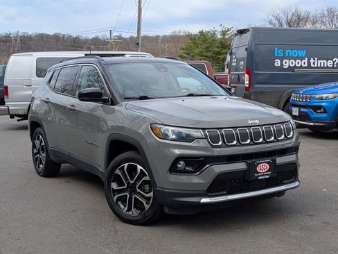 Used 2022 Jeep Compass Limited image 1