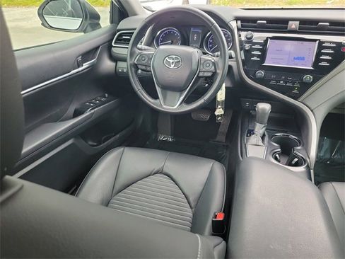 Used 2019 Toyota Camry SE image 8