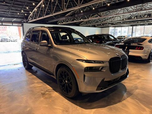 Used 2024 BMW X7 xDrive40i w/ Premium Package image 7
