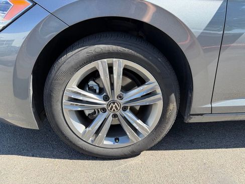 Used 2024 Volkswagen Jetta SE FWD image 7