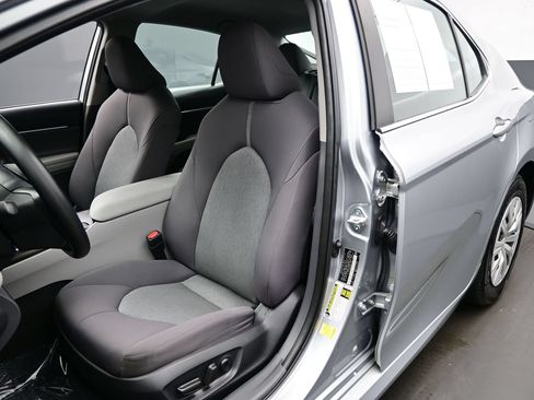 Used 2022 Toyota Camry LE FWD image 12