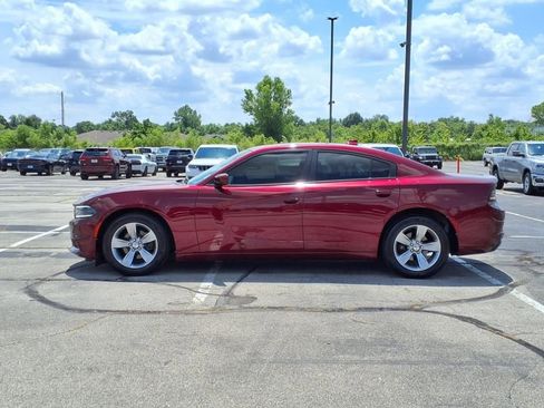 Used 2017 Dodge Charger SXT image 4