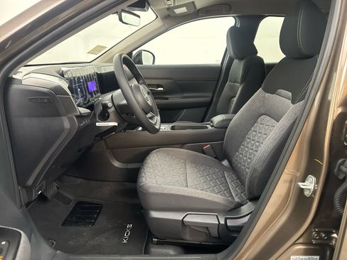 New 2026 Nissan Kicks SV w/ Illumination Package image 10