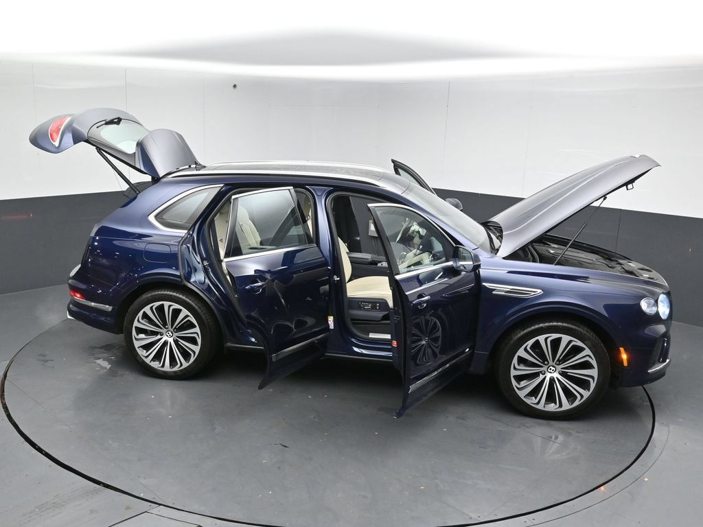 Used 2021 Bentley Bentayga AWD/4WD image 50