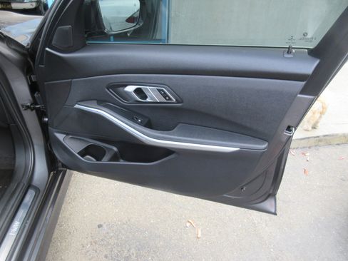 Used 2021 BMW 330i Sedan w/ Premium Package image 18